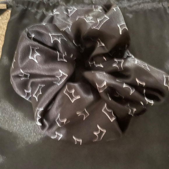 Adorned new sequined head band & Large adorned scrunchie - Picture 6 of 6